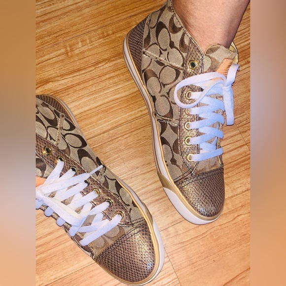 Coach Shoes size 8.5 - Picture 3 of 9